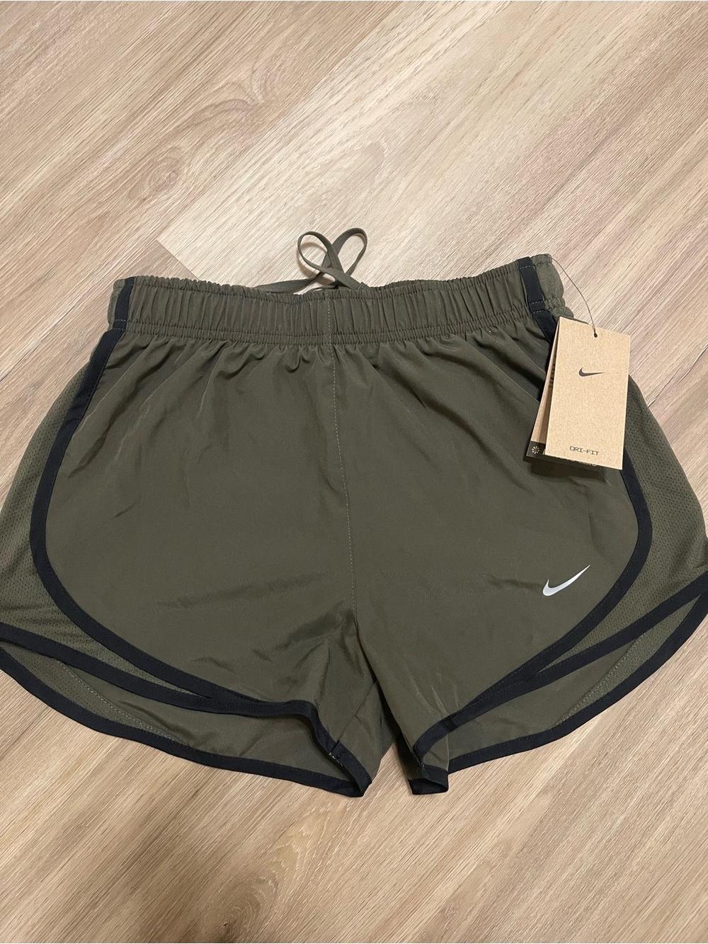 NWT Nike Women’s Dri-FIT Tempo Running Shorts – Army Green size XS